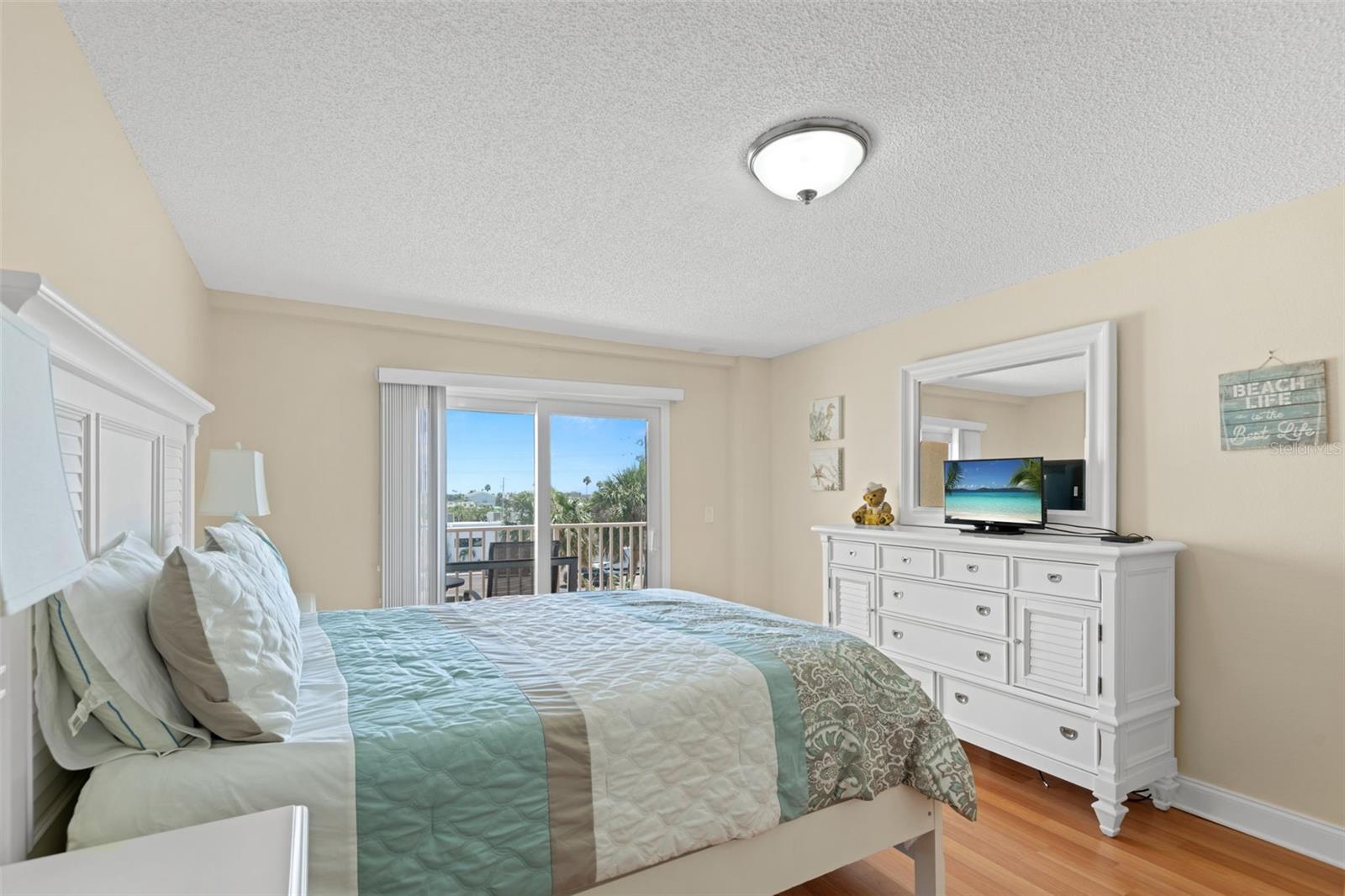 COLLWOOD THE CONDO - Residential