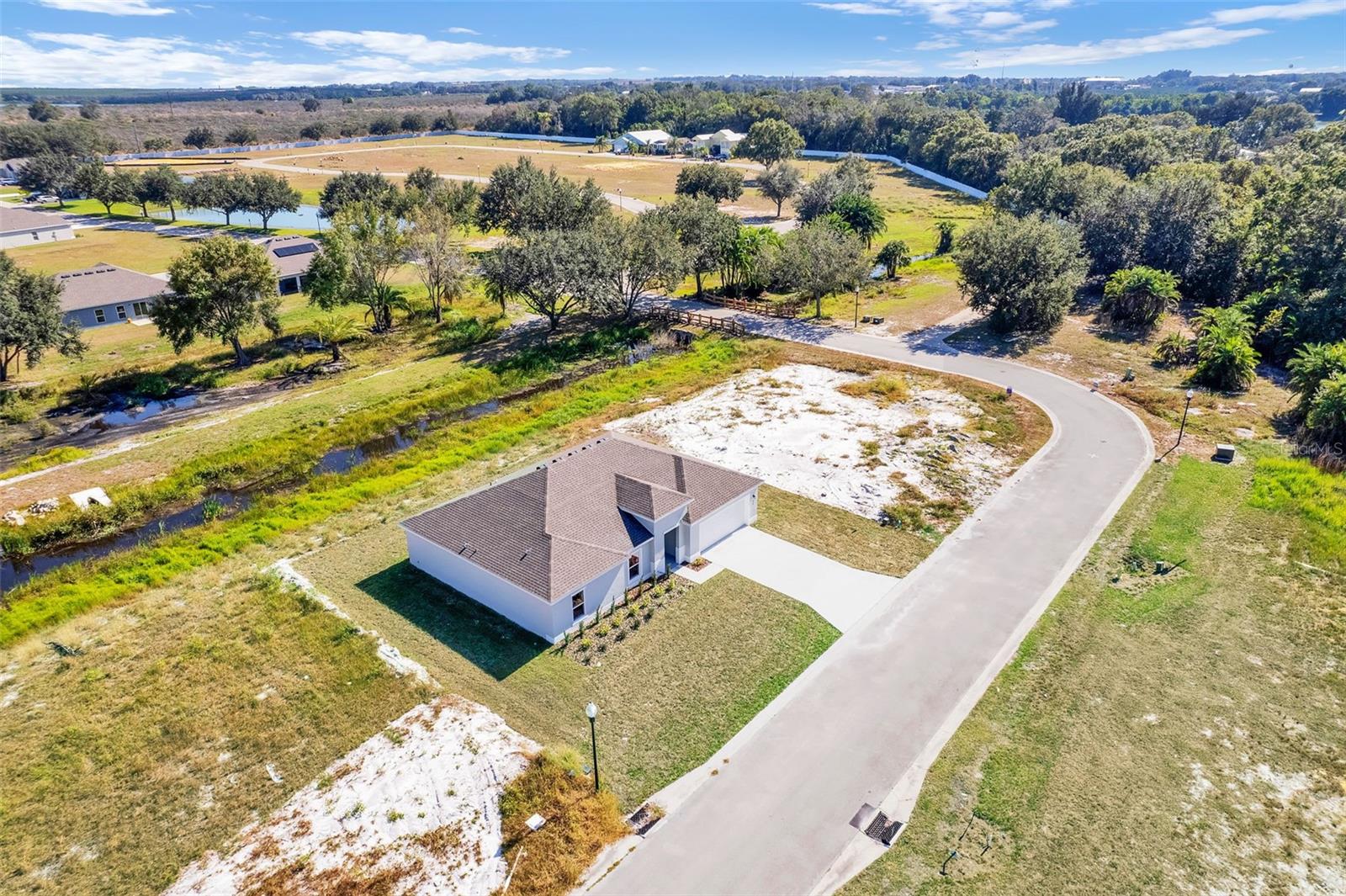 GRAND OAKS ON LAKE DAMON - Residential