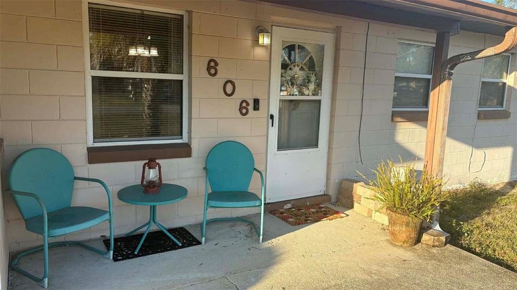 Photo of 606 Jewell Street, Fruitland Park, FL 34731 (MLS # G5109218)