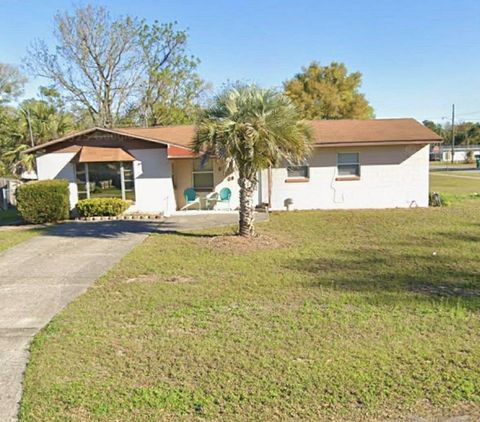 Photo of 606 Jewell Street, Fruitland Park, FL 34731 (MLS # G5109218)