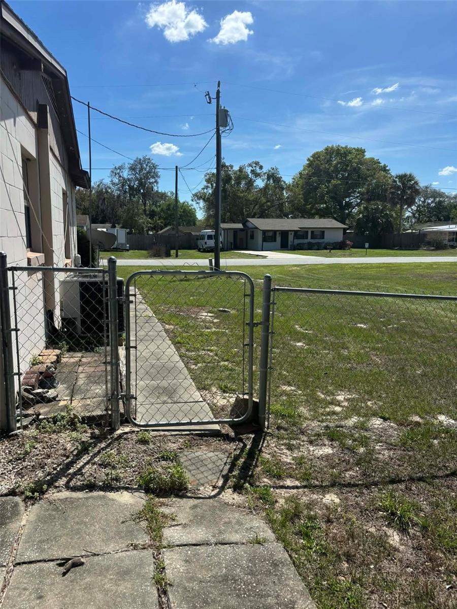 FRUITLAND PARK PARK ACRES - Residential