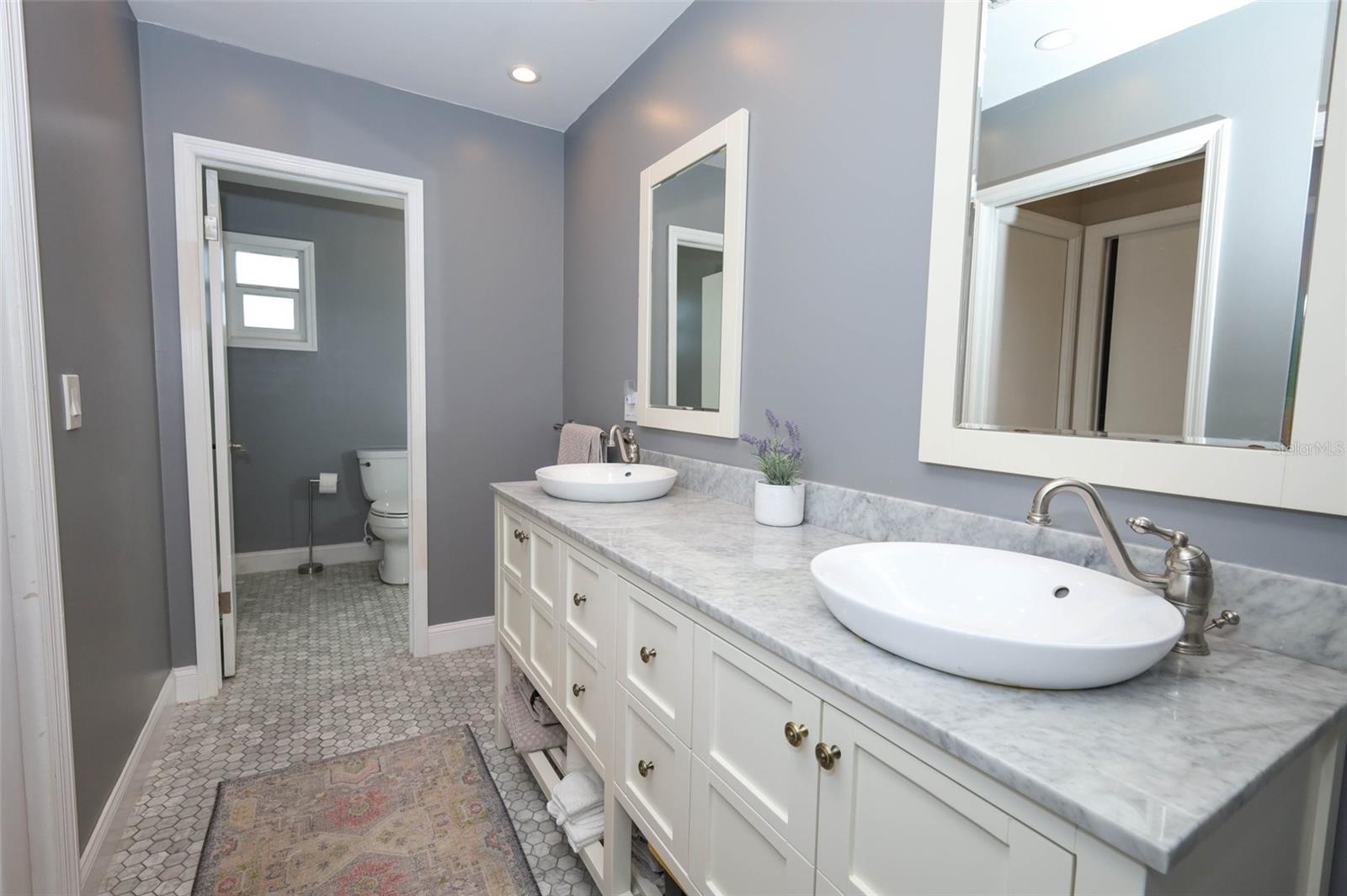 VENEZIA UNIT 04 - Residential