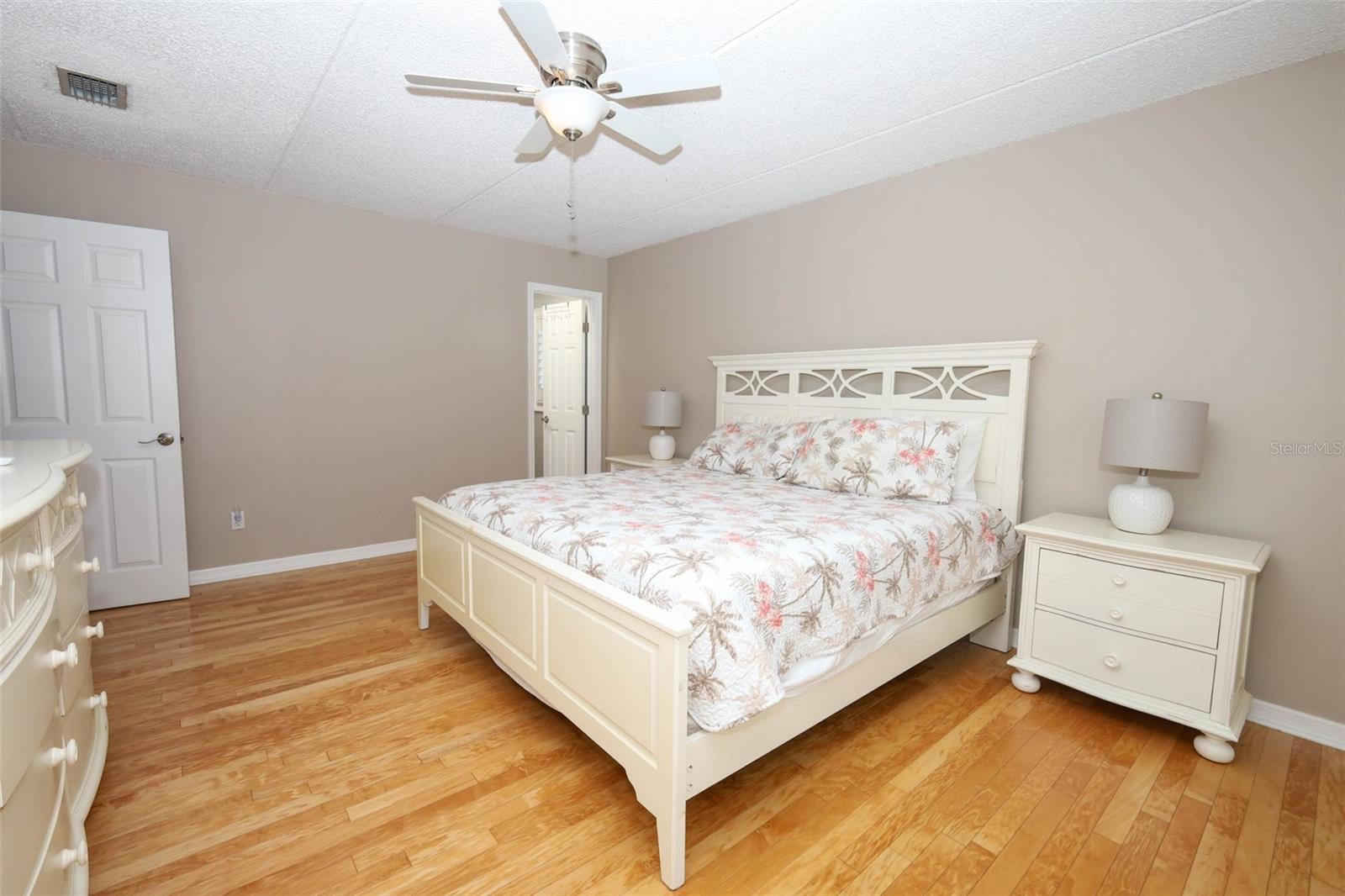 VENEZIA UNIT 04 - Residential