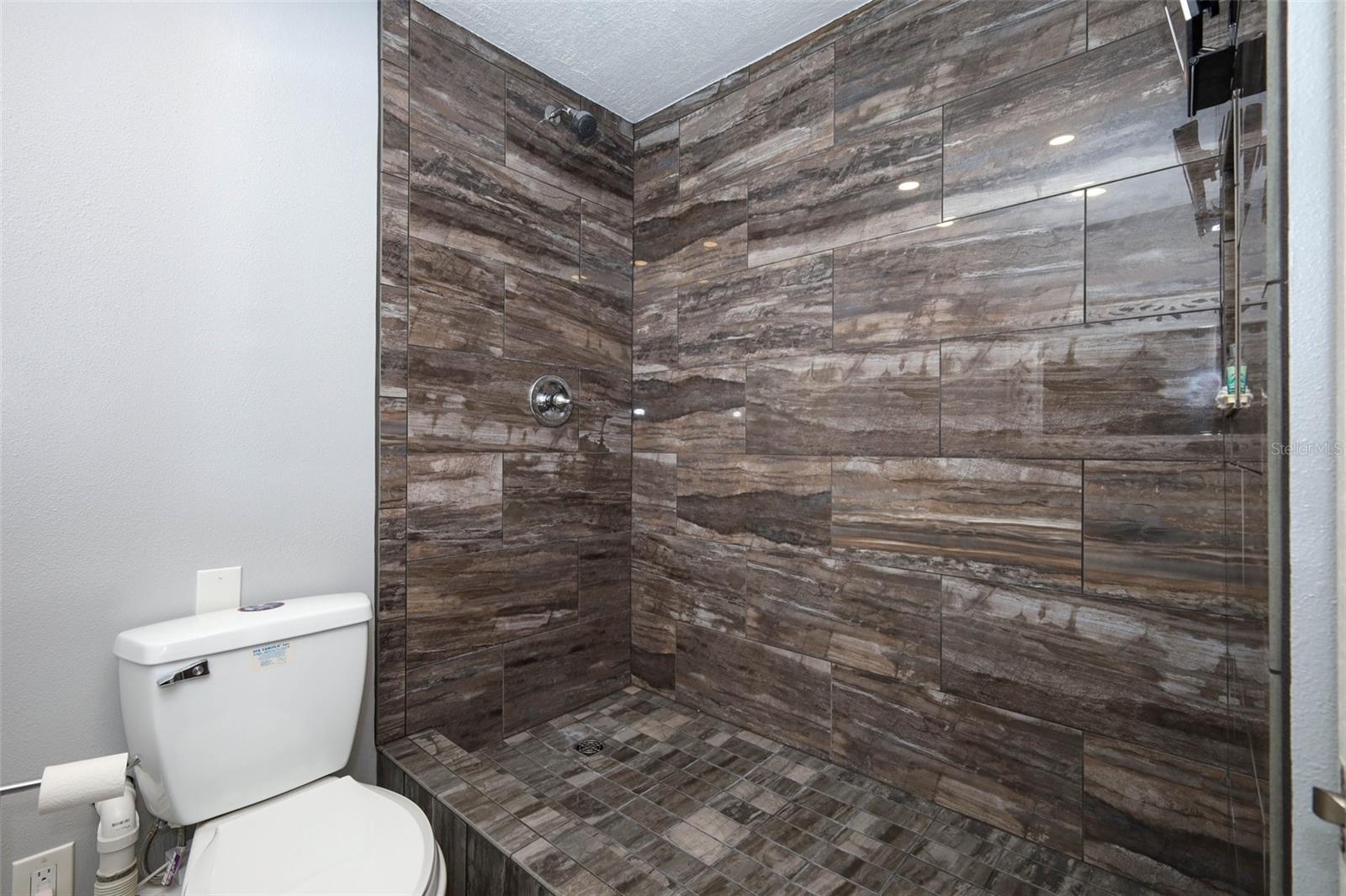 VENEZIA UNIT 04 - Residential