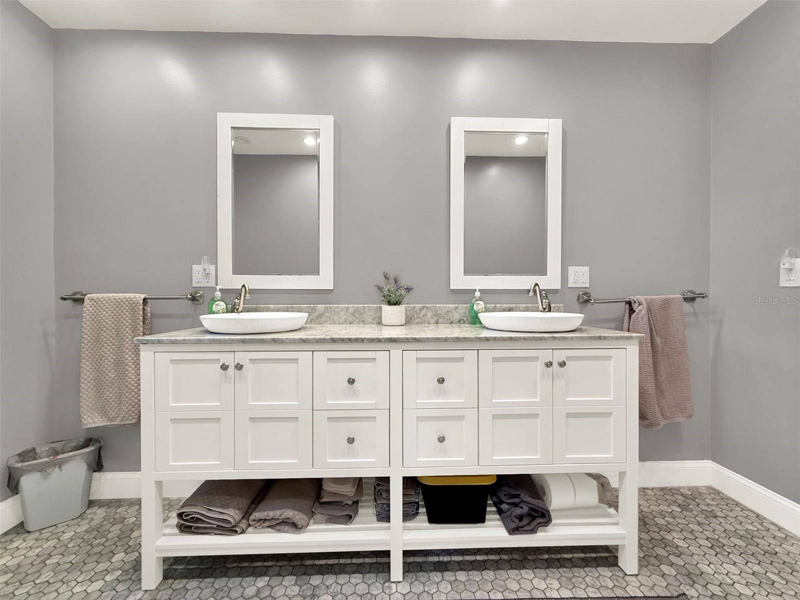 VENEZIA UNIT 04 - Residential