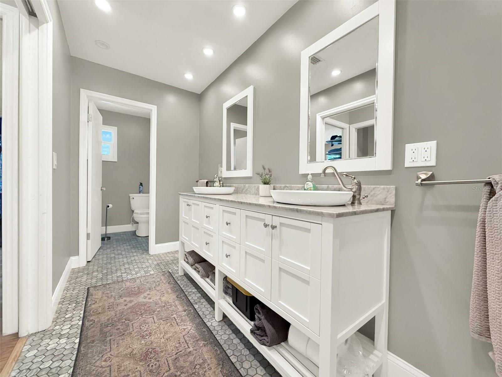 VENEZIA UNIT 04 - Residential