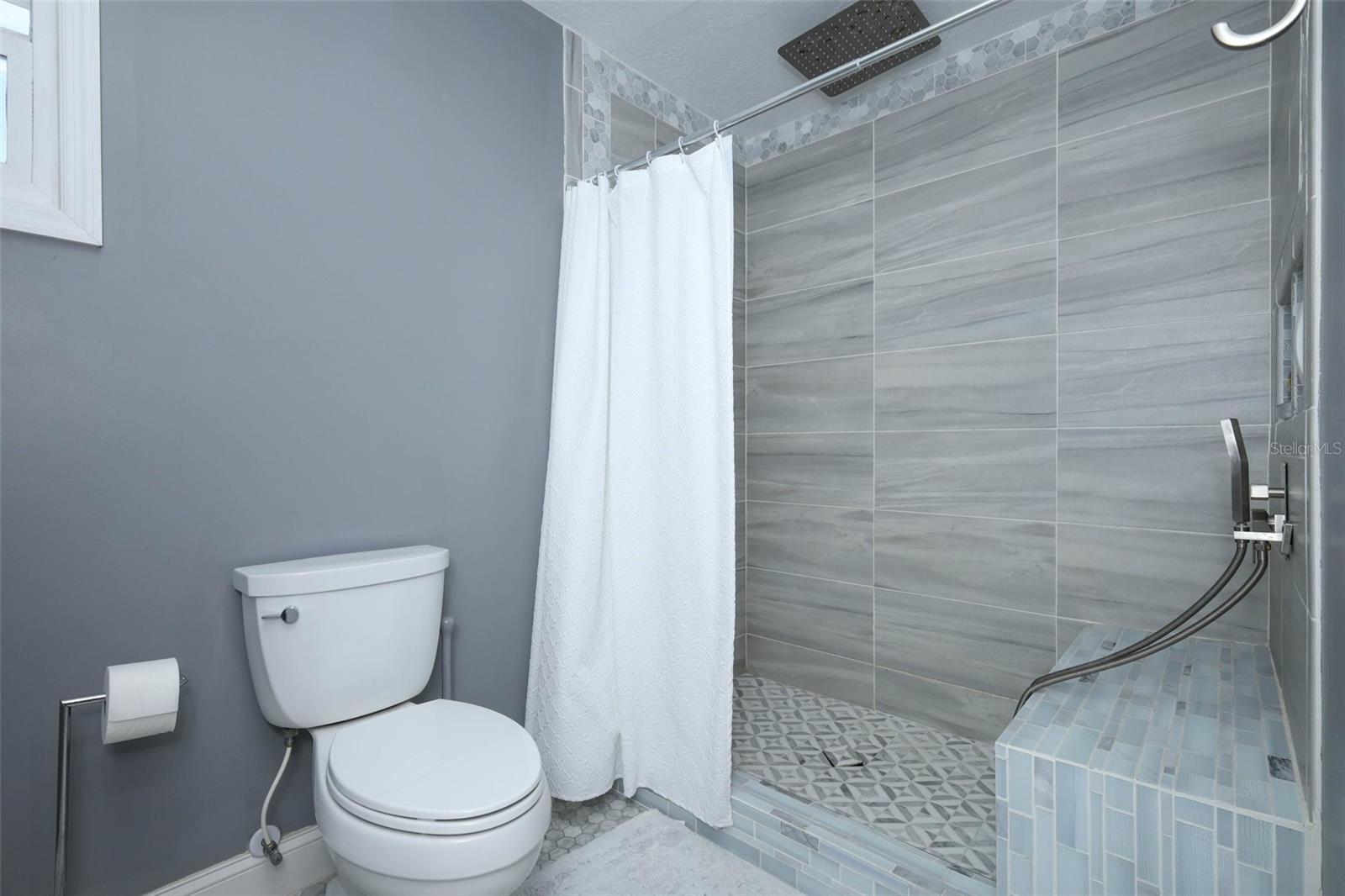 VENEZIA UNIT 04 - Residential