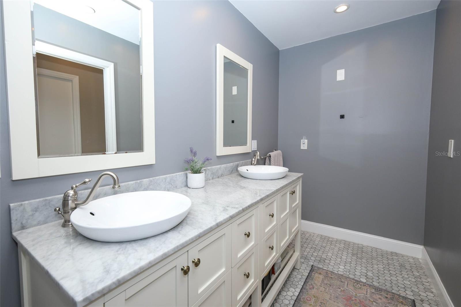 VENEZIA UNIT 04 - Residential