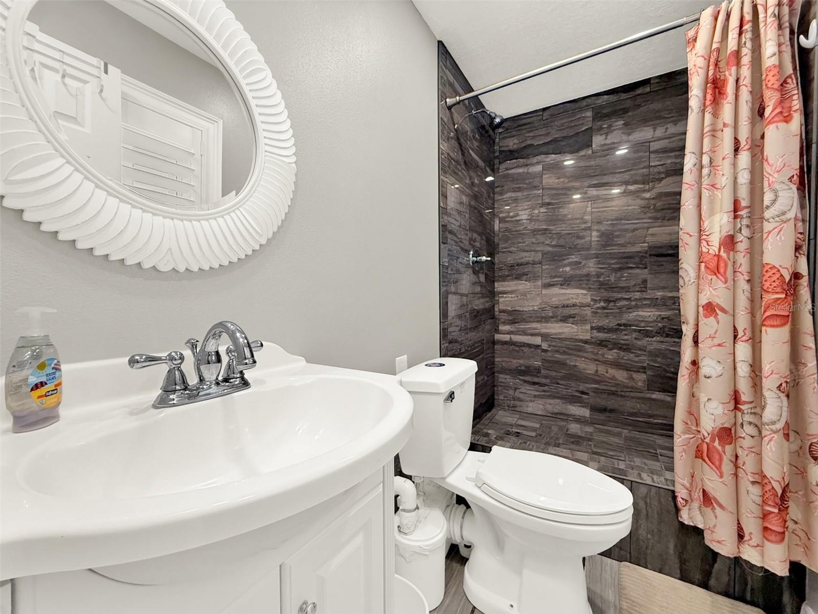 VENEZIA UNIT 04 - Residential