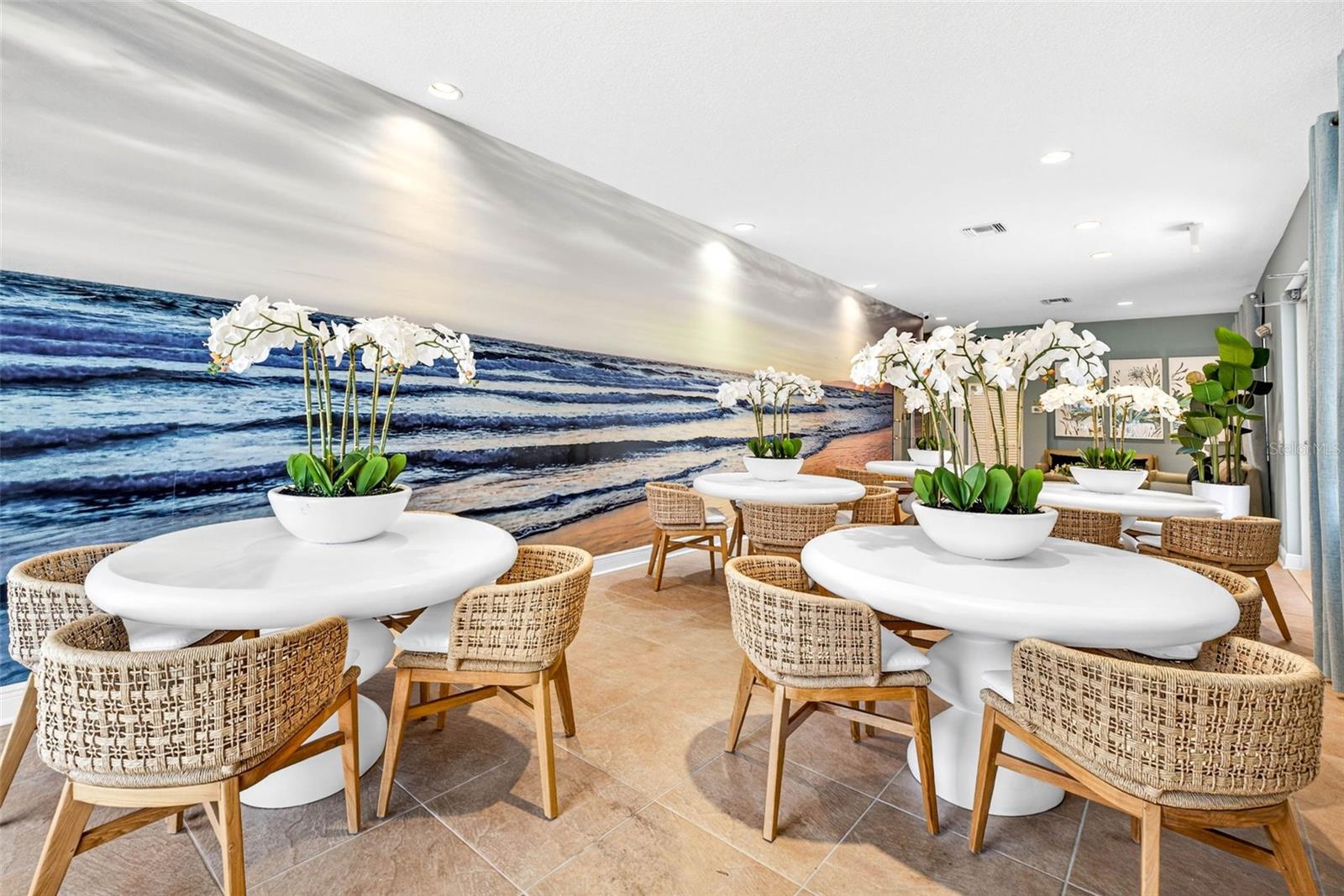 LAS FLORES CONDO - Residential