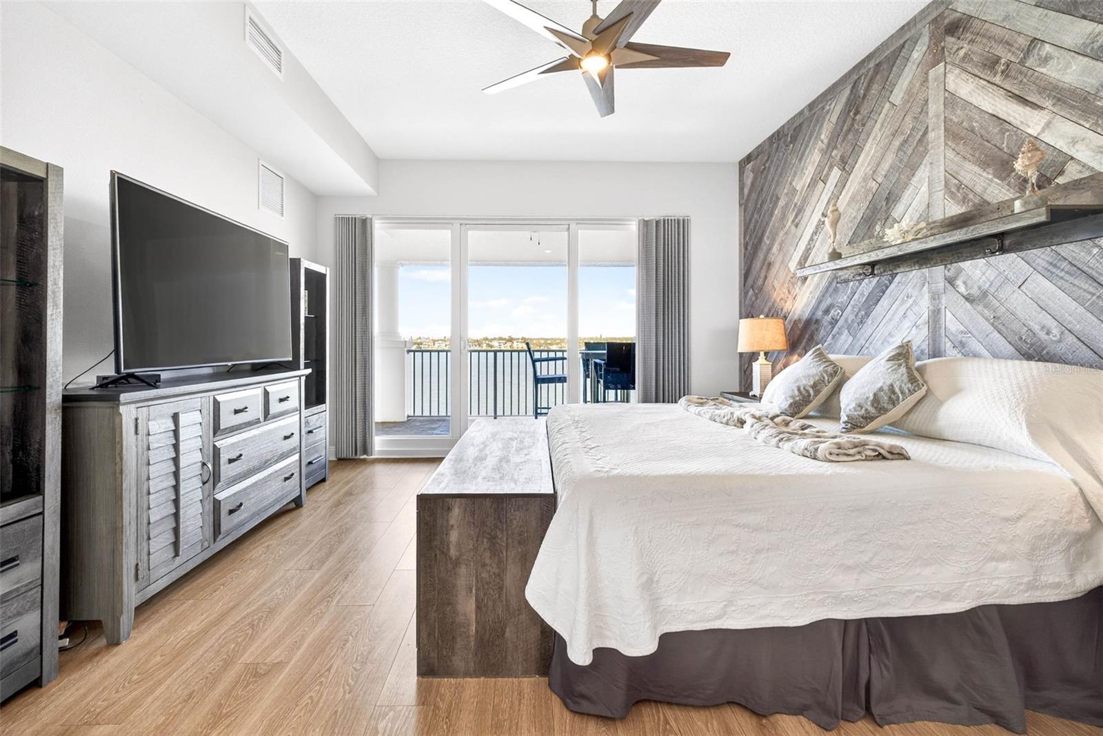 LAS FLORES CONDO - Residential