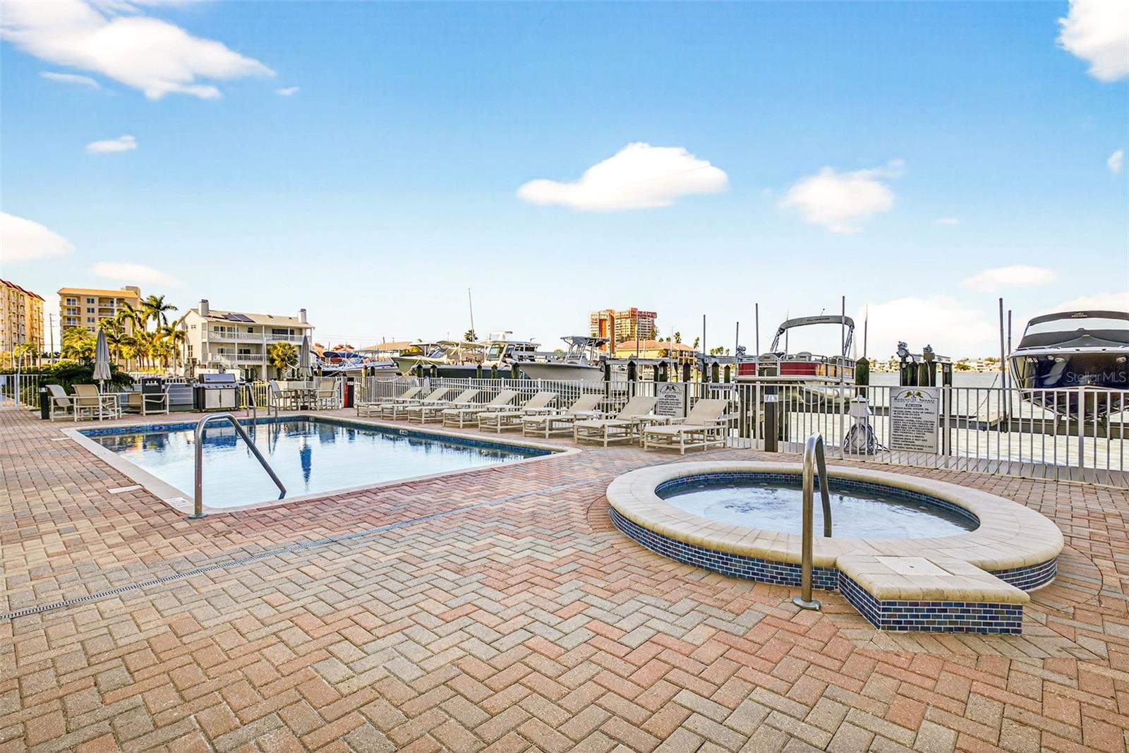 LAS FLORES CONDO - Residential