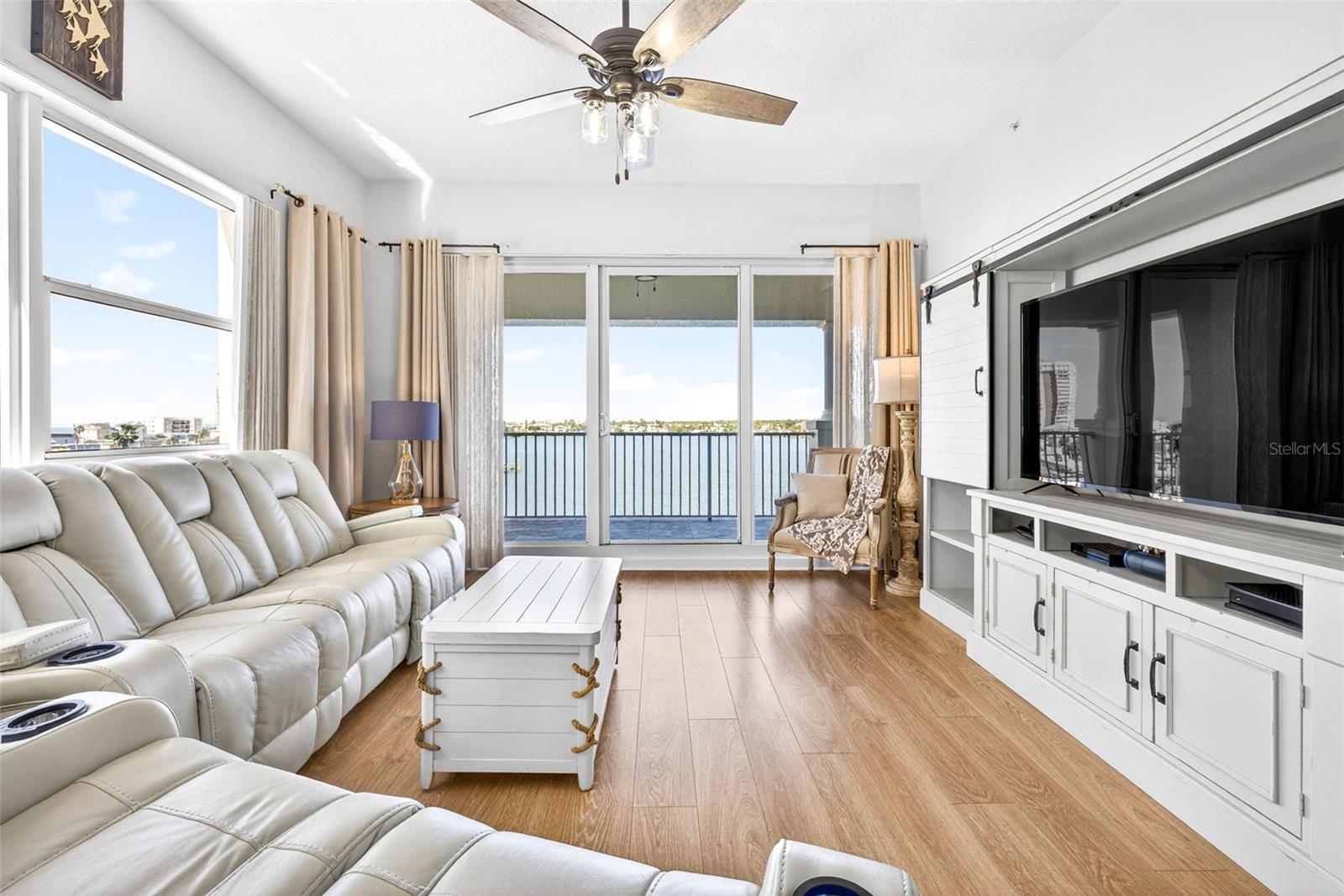 LAS FLORES CONDO - Residential