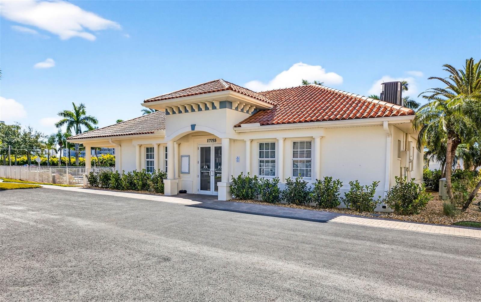 LAS FLORES CONDO - Residential