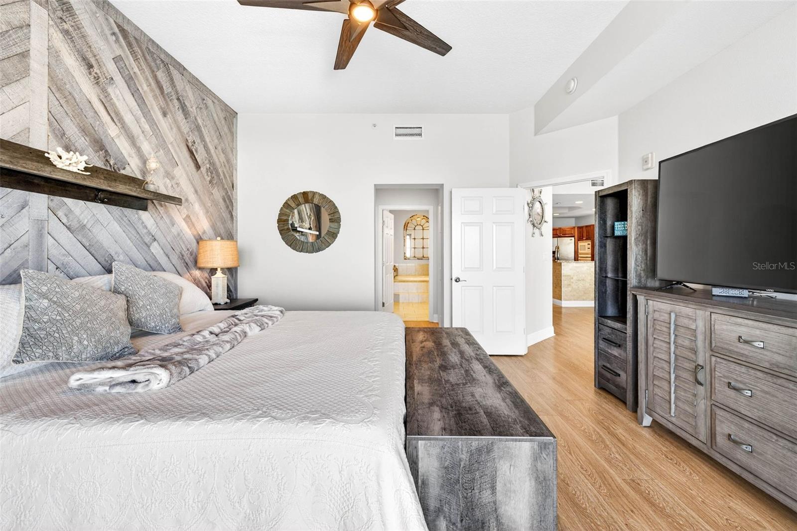 LAS FLORES CONDO - Residential