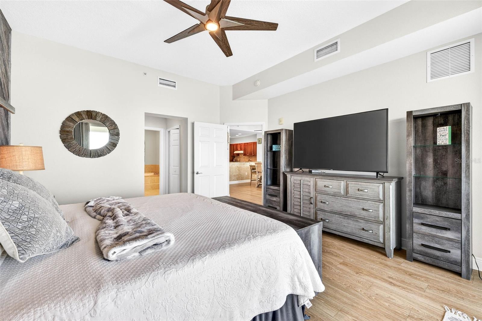 LAS FLORES CONDO - Residential