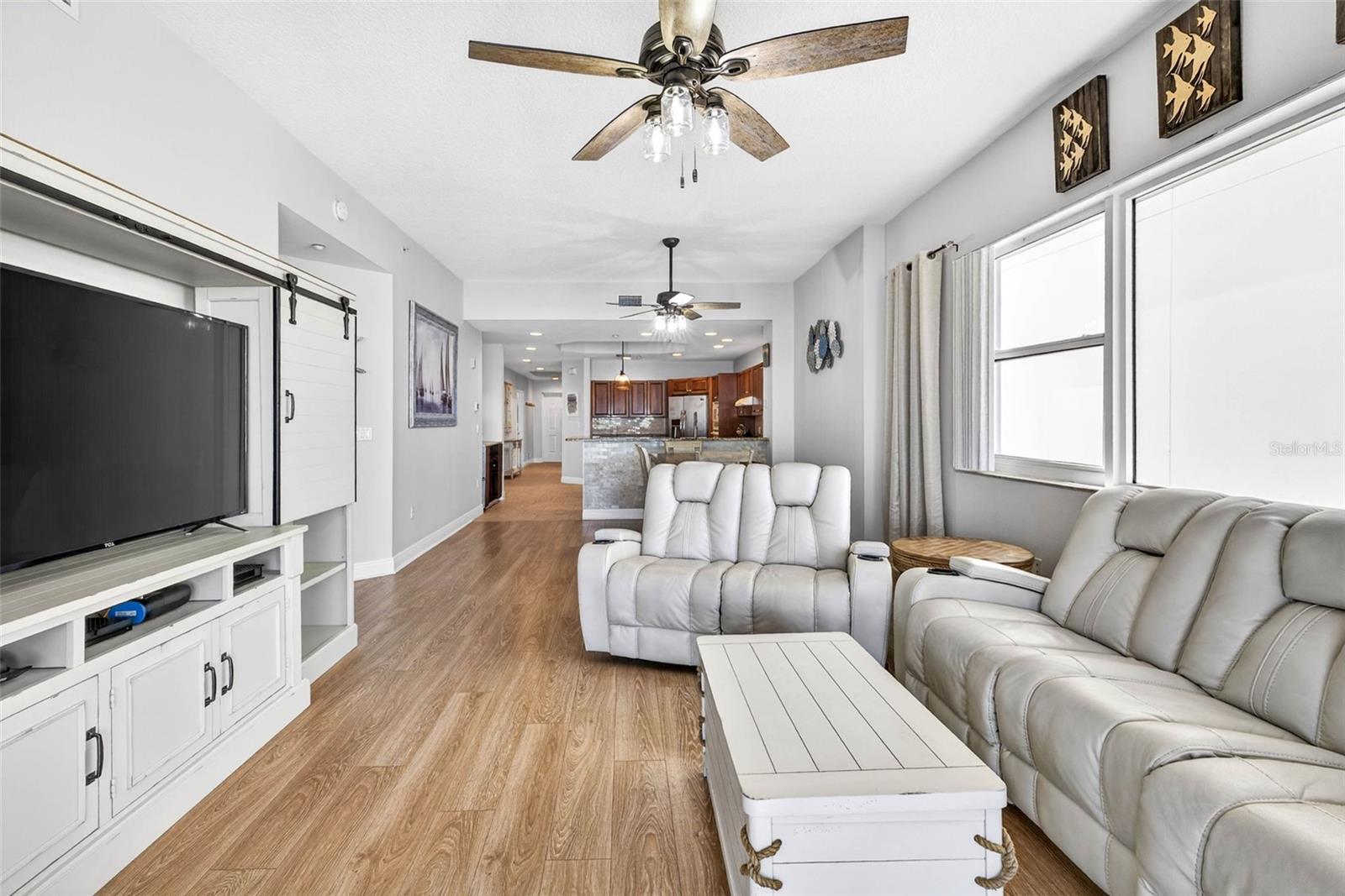 LAS FLORES CONDO - Residential