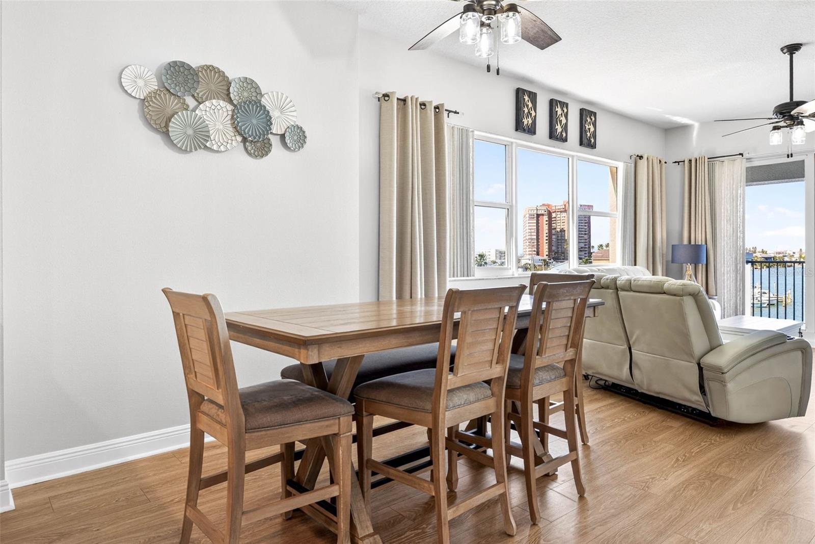 LAS FLORES CONDO - Residential