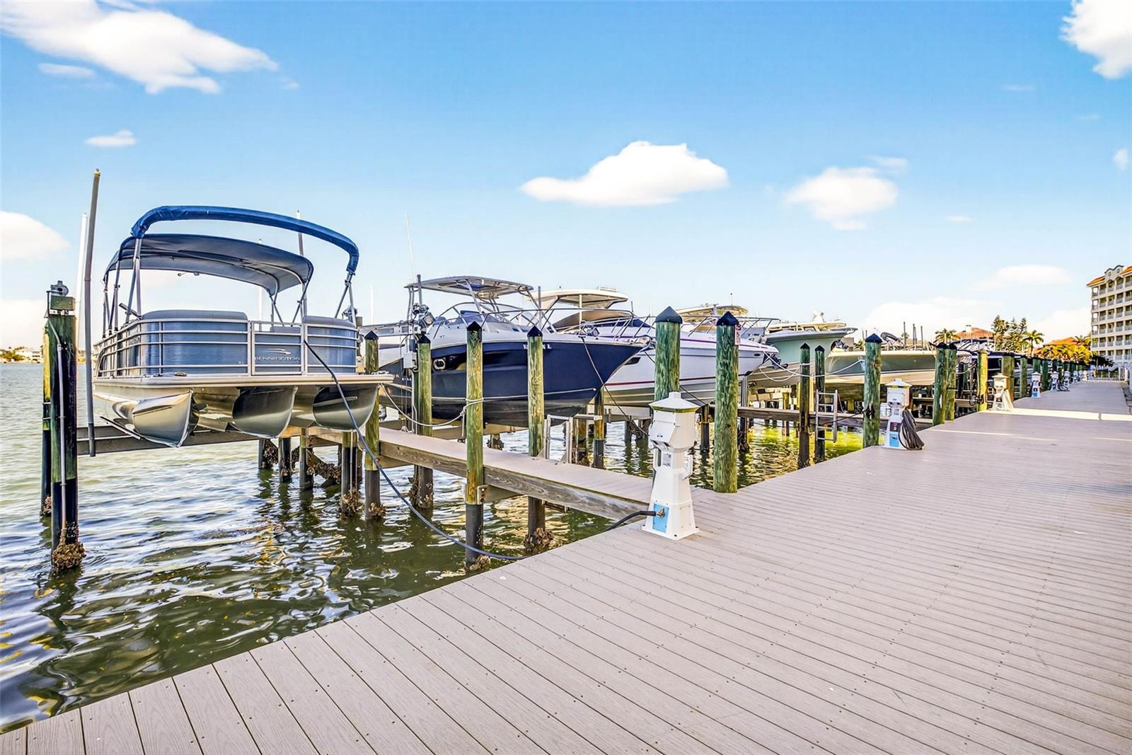 LAS FLORES CONDO - Residential