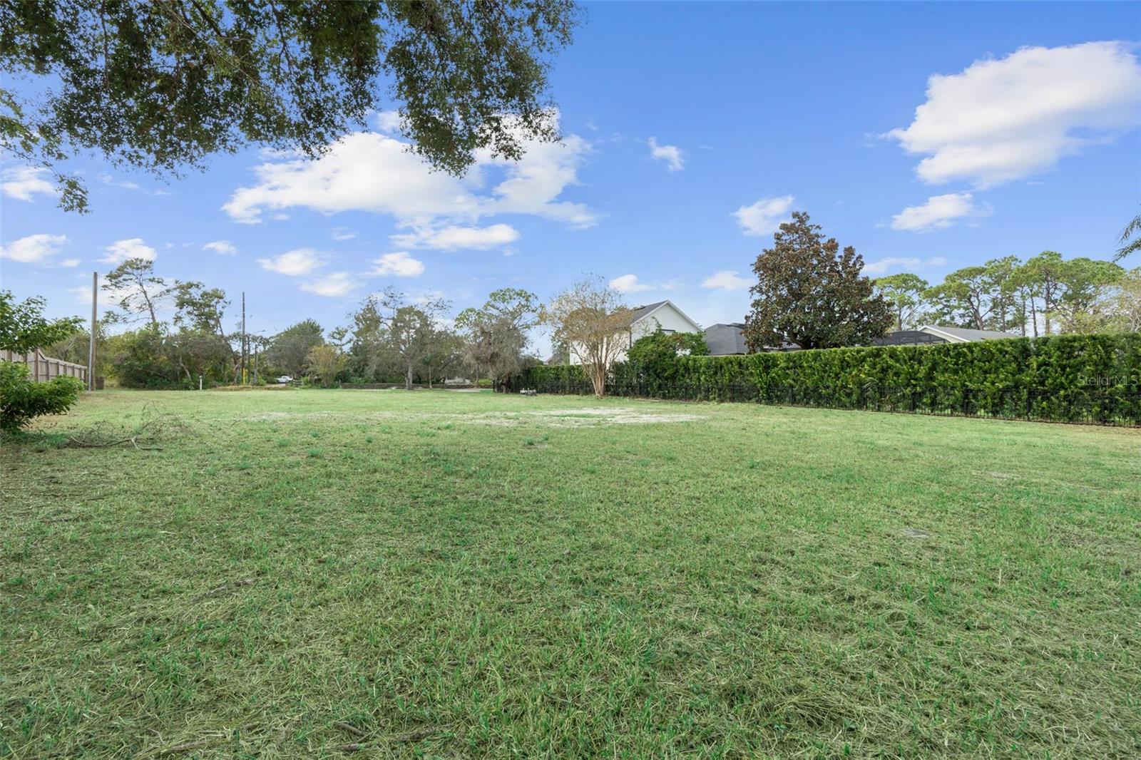 PALM LAKE MANOR - Land