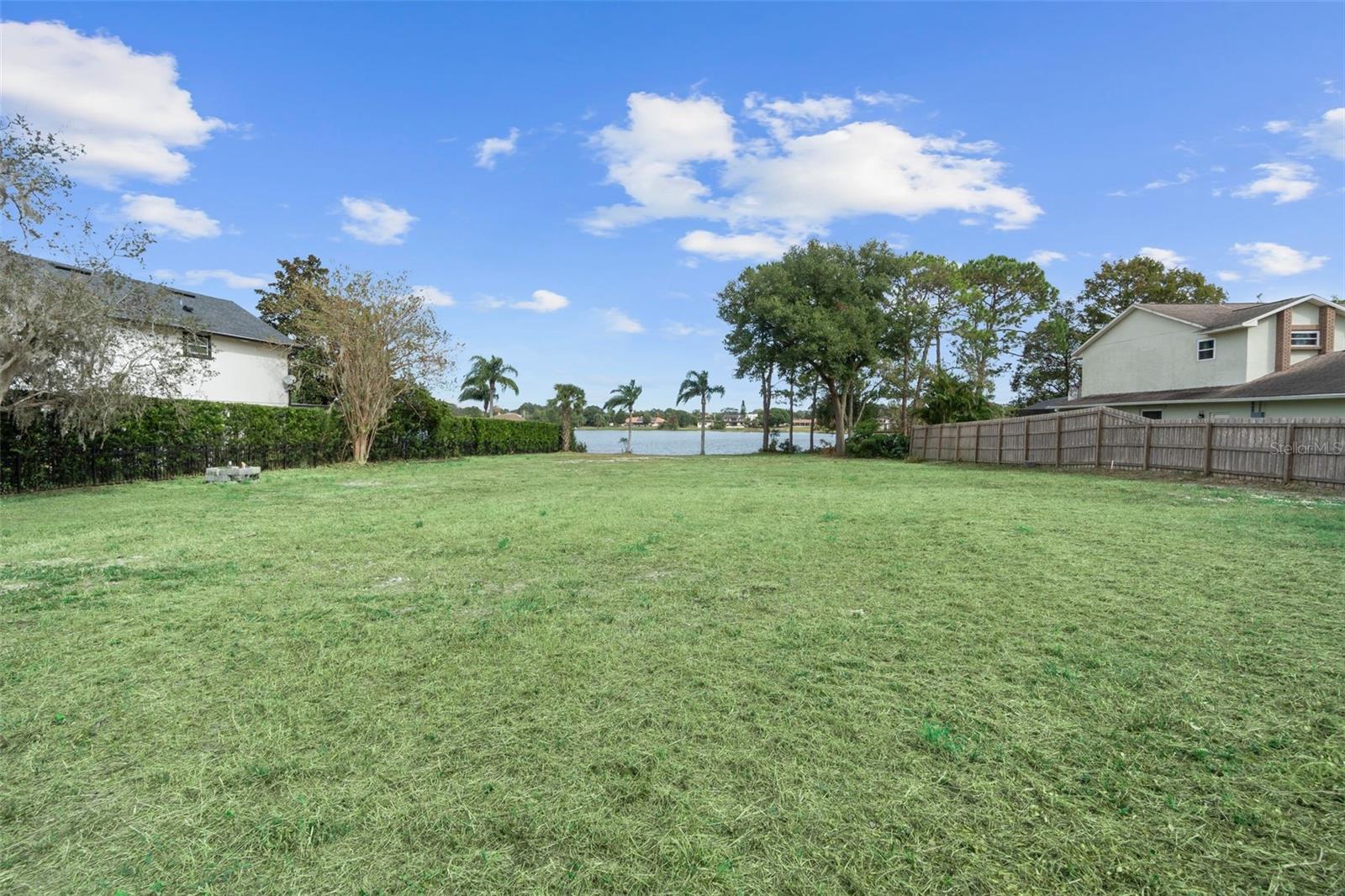 PALM LAKE MANOR - Land