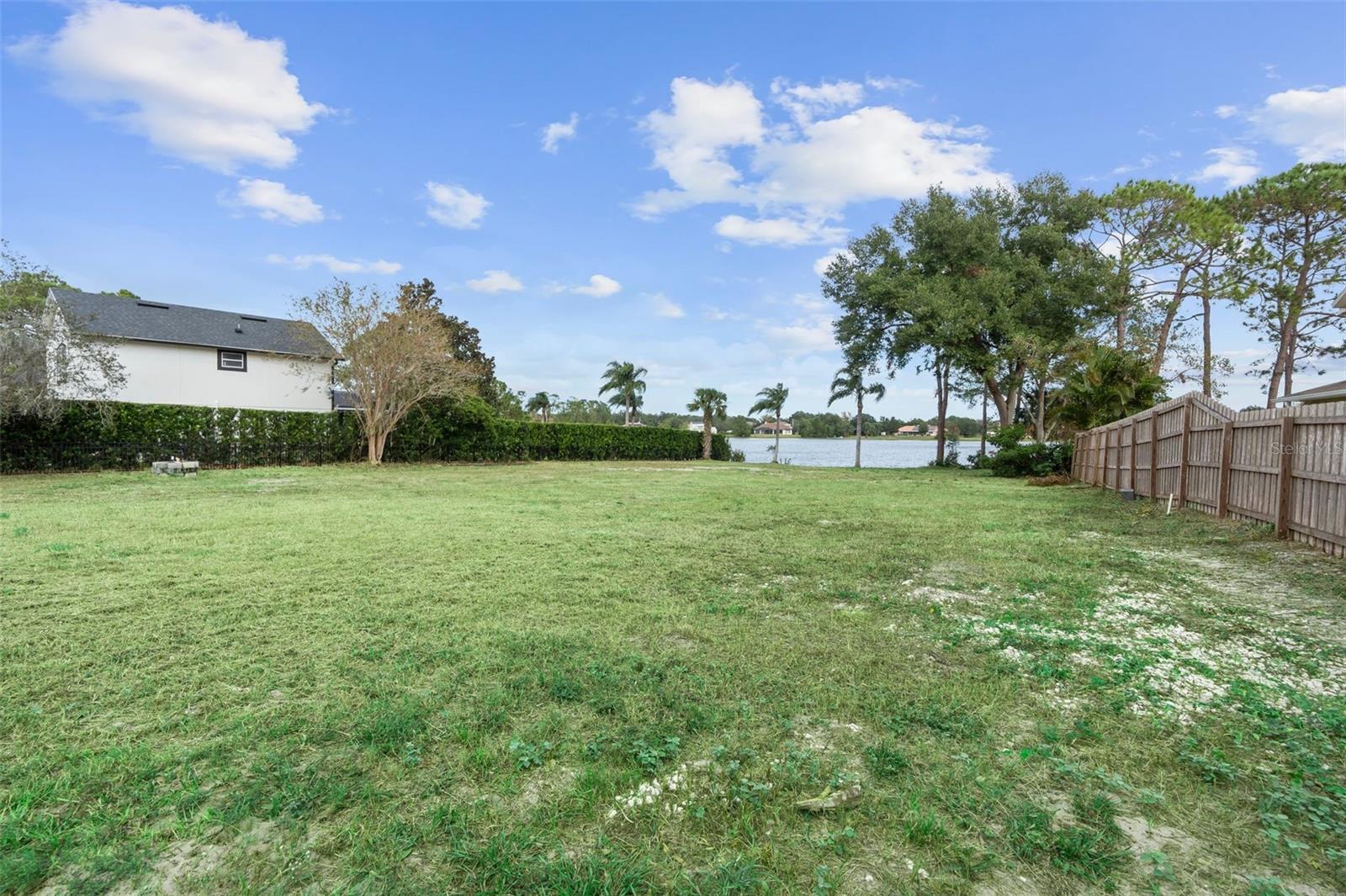 PALM LAKE MANOR - Land