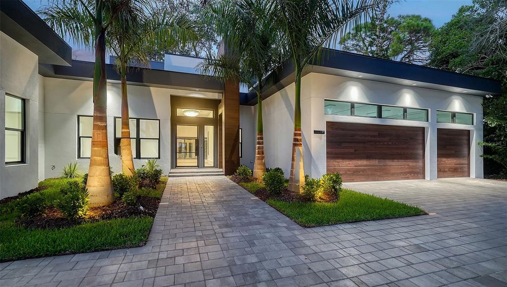 Photo of 1429 N Lake Shore Drive, Sarasota, FL 34231 (MLS # A4674740)