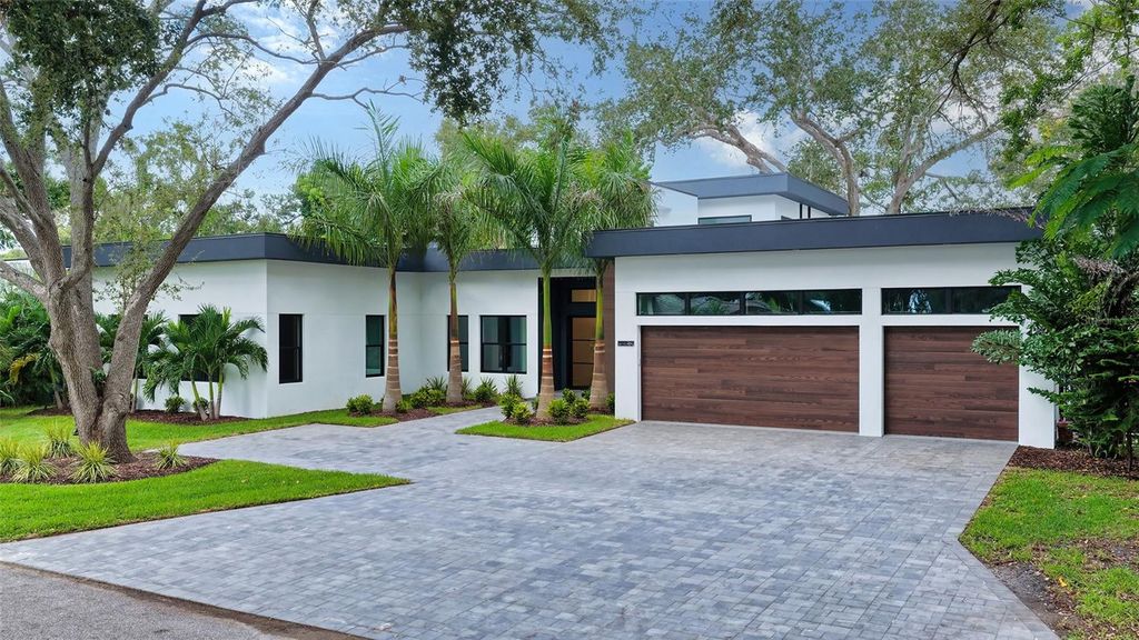 Photo of 1429 N Lake Shore Drive, Sarasota, FL 34231 (MLS # A4674740)