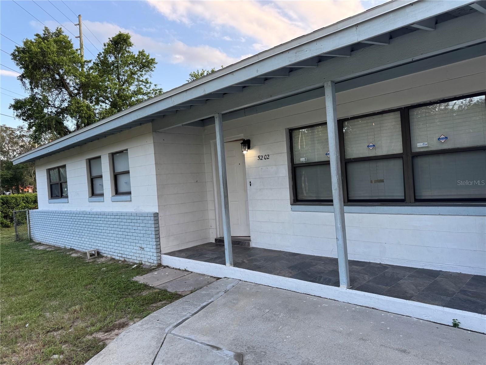 Welcome to a beautiful 3 bedroom and 1 and 1/2 bath home with big fenced backyard FOR PARTY, FAMILY GATHERING NO HOA. WATER AND ELECTRICITY ARE INCLUDED.