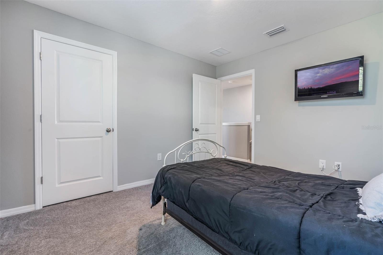 TRIUMPH SOUTH PH 1 - Residential