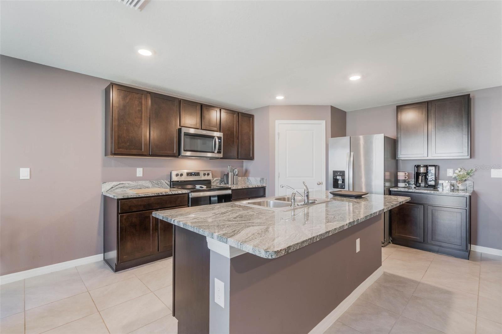 TRIUMPH SOUTH PH 1 - Residential