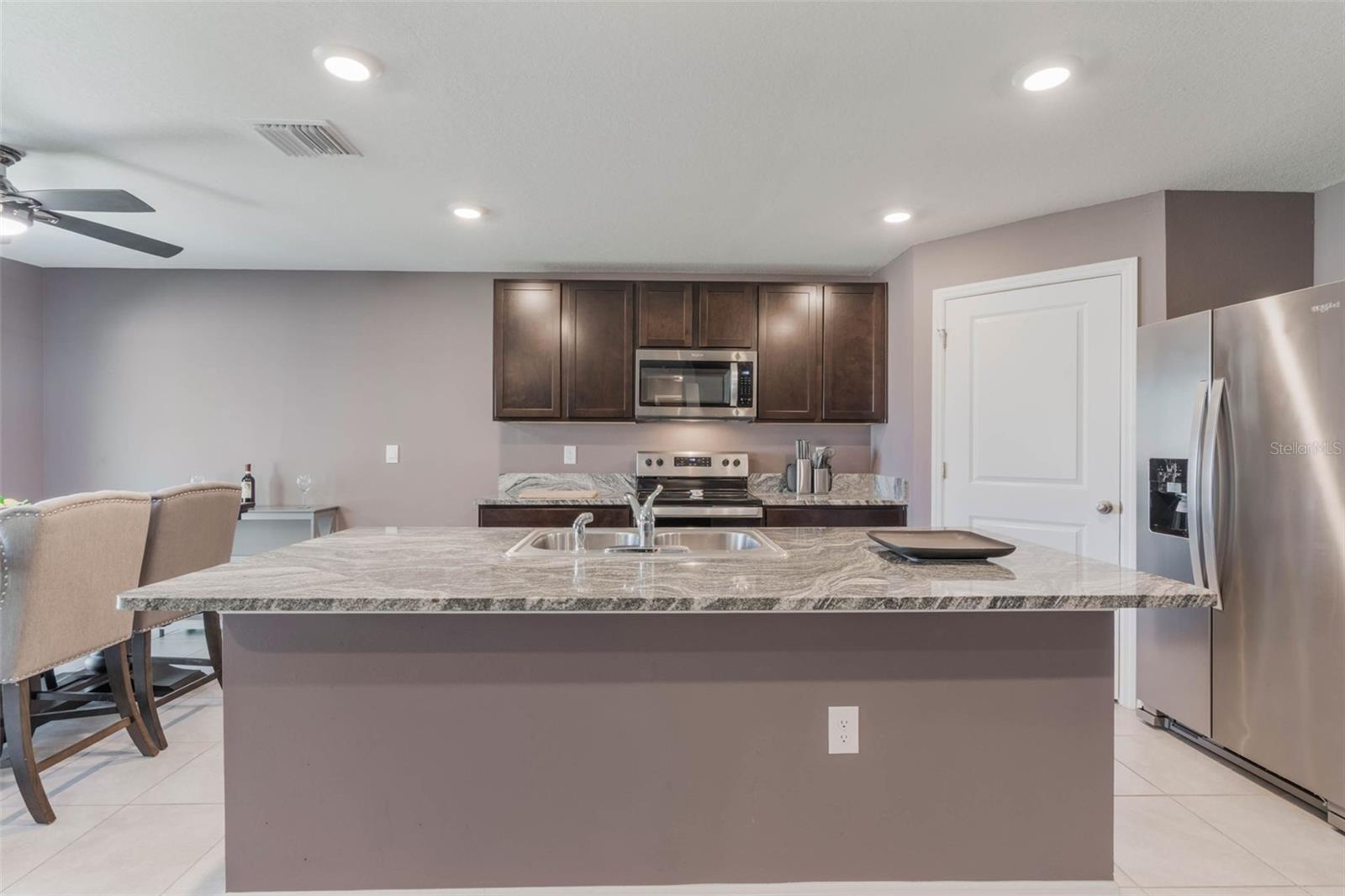 TRIUMPH SOUTH PH 1 - Residential