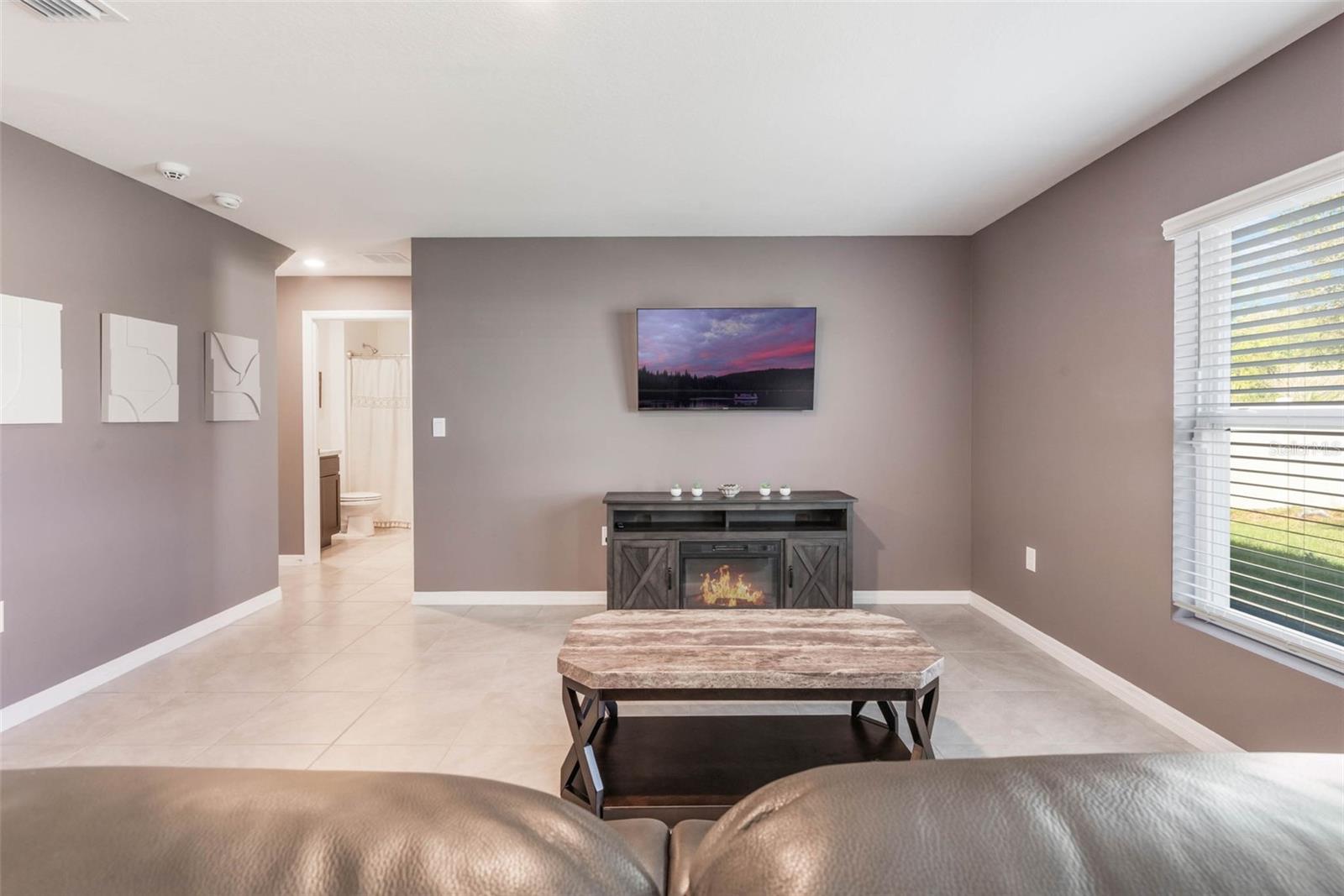 TRIUMPH SOUTH PH 1 - Residential