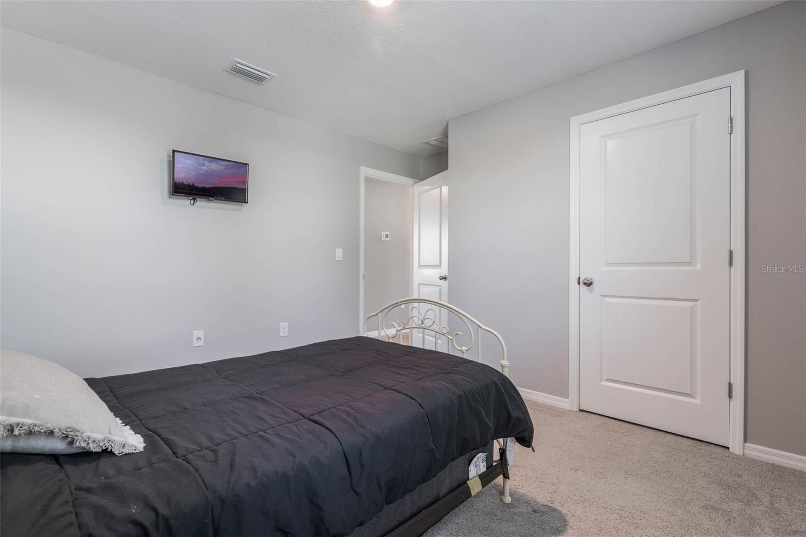 TRIUMPH SOUTH PH 1 - Residential