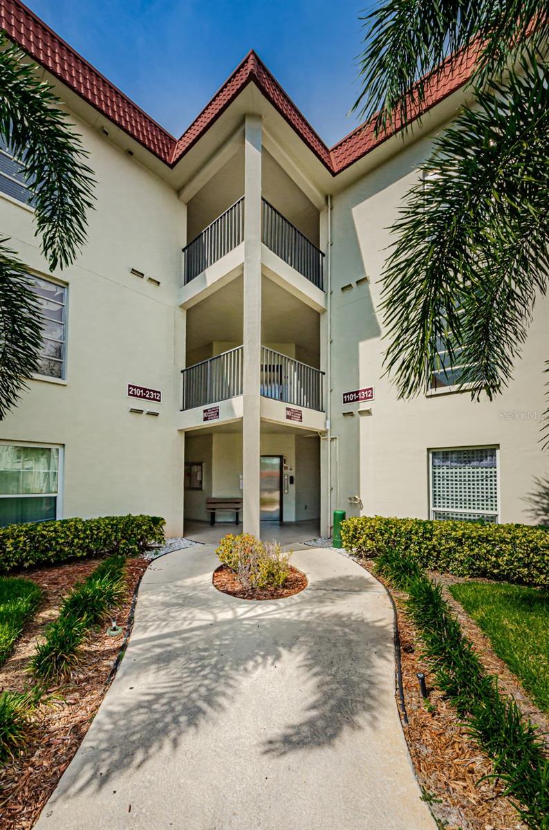 2700 BAYSHORE BOULEVARD 2201