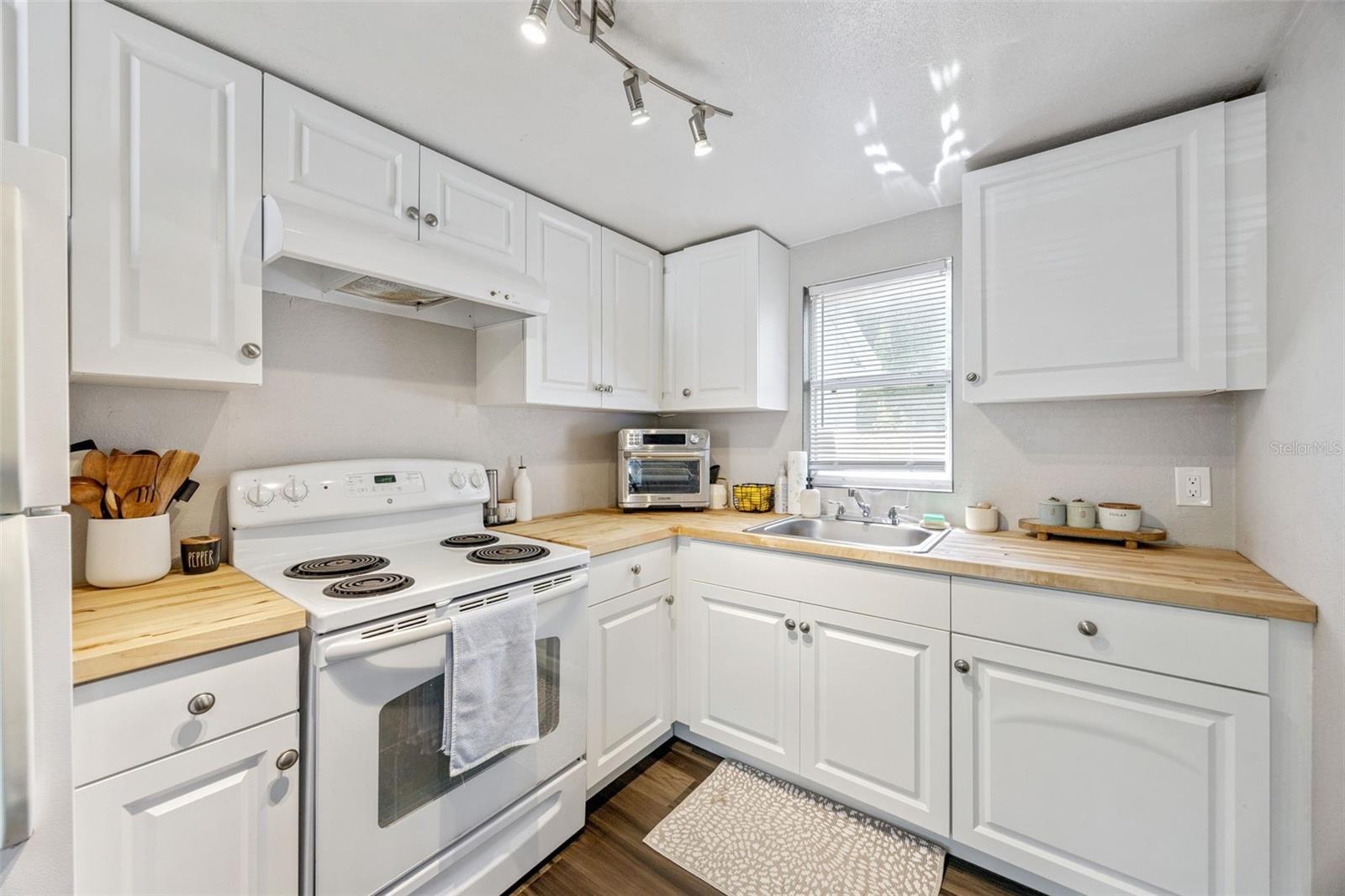 FAIRVIEW GARDENS - Residential