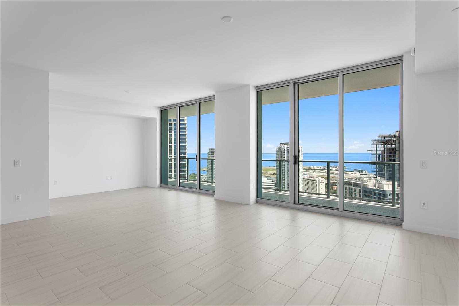 CONDO RESIDENCES AT 400 CENTRAL - Residential