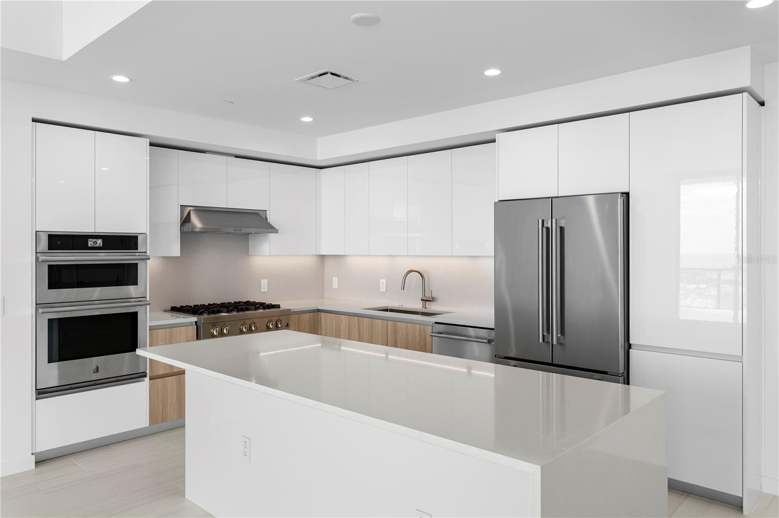 CONDO RESIDENCES AT 400 CENTRAL - Residential