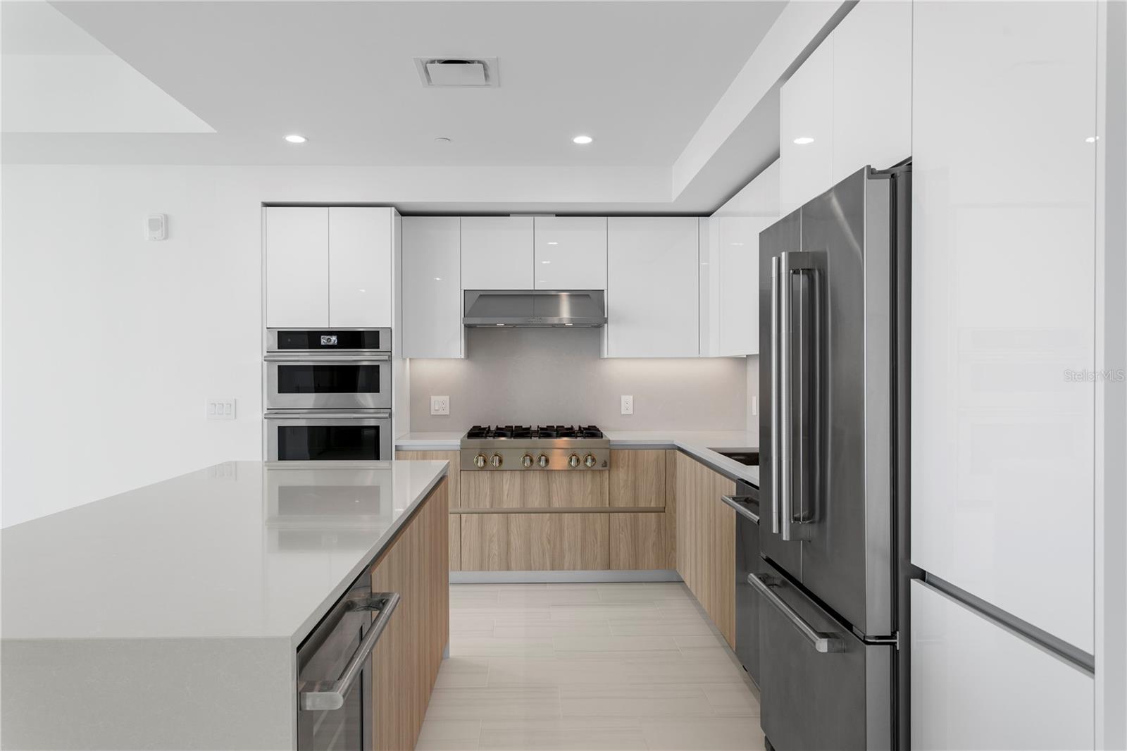 CONDO RESIDENCES AT 400 CENTRAL - Residential