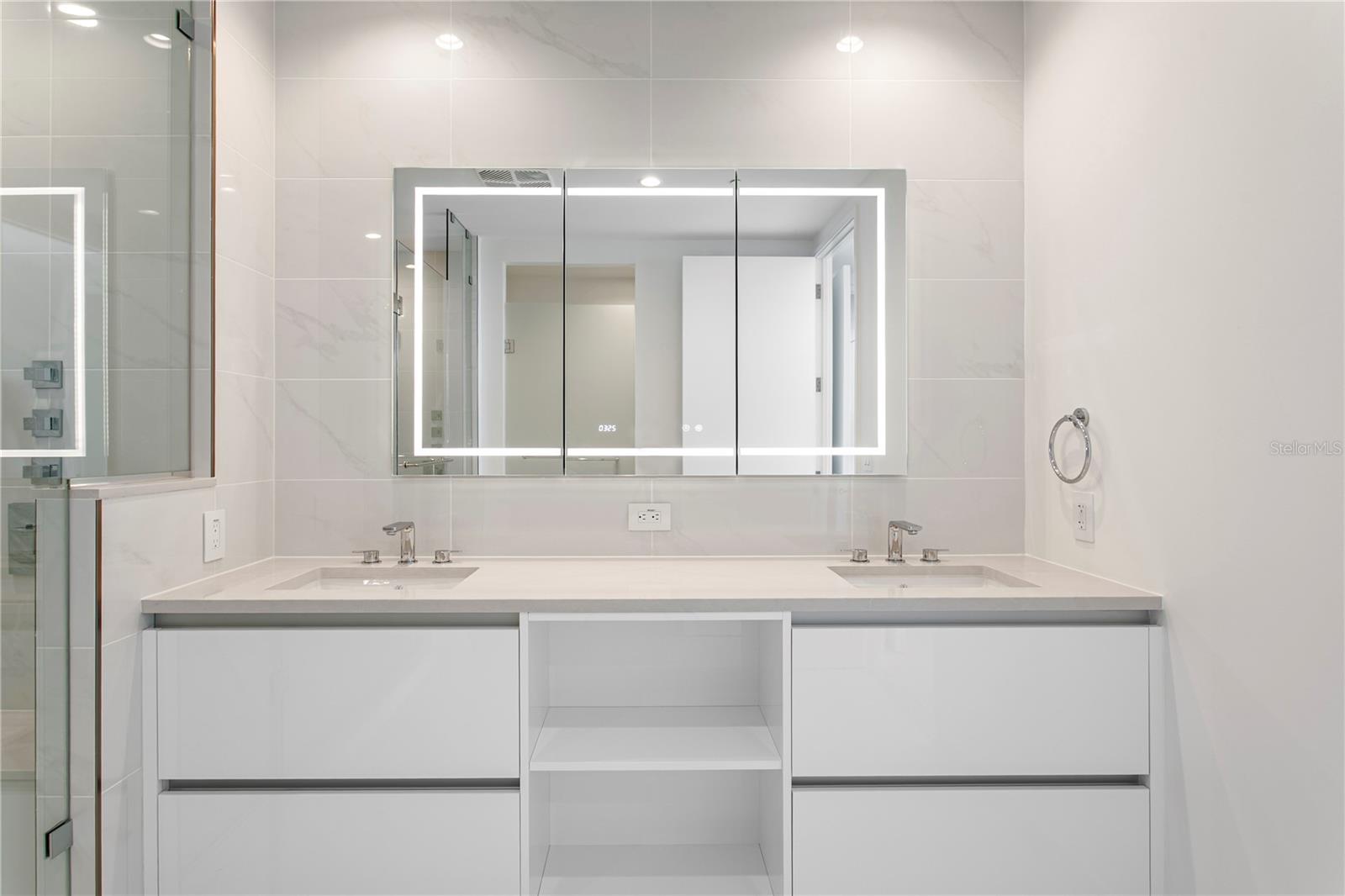 CONDO RESIDENCES AT 400 CENTRAL - Residential