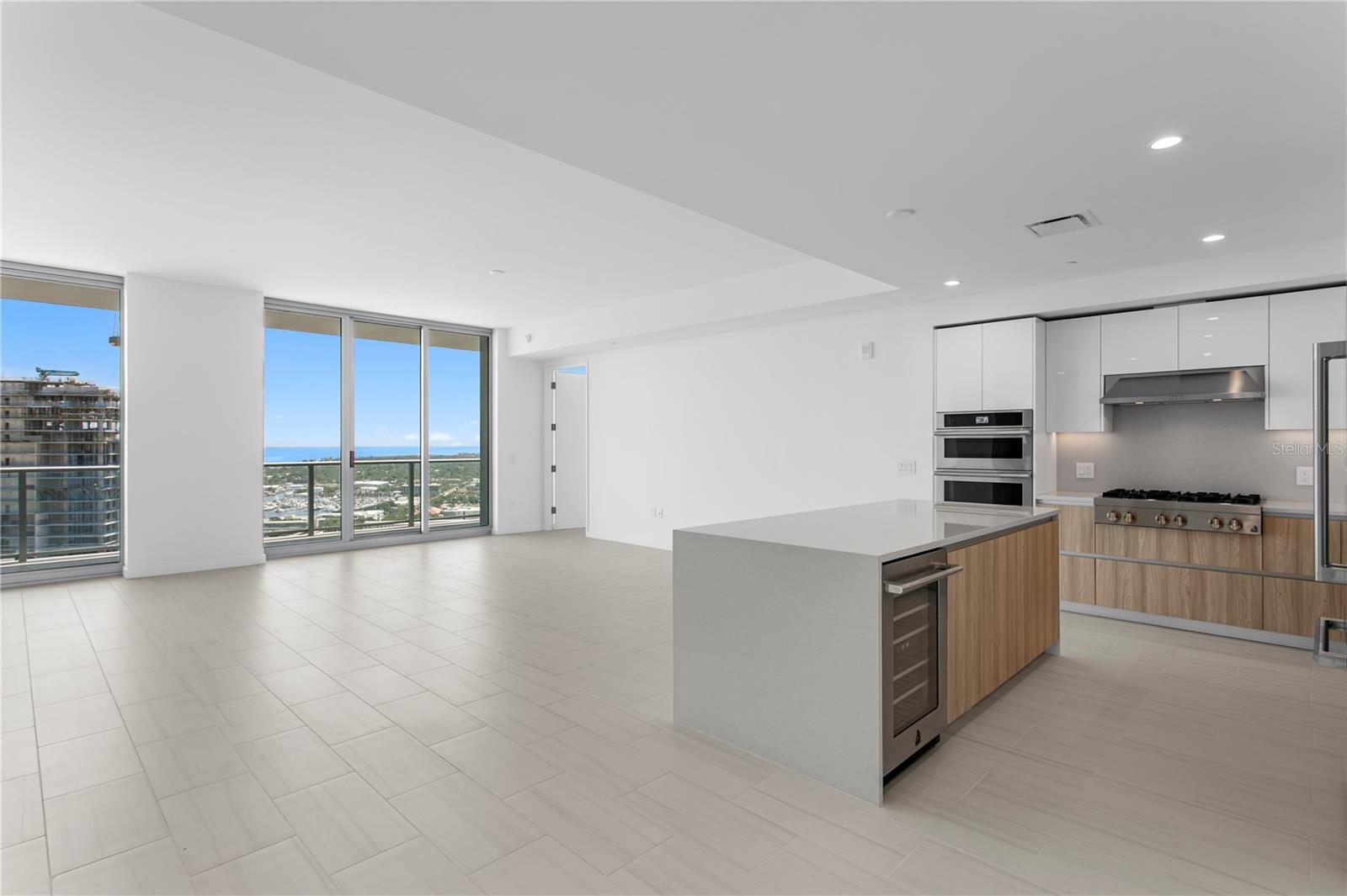 CONDO RESIDENCES AT 400 CENTRAL - Residential