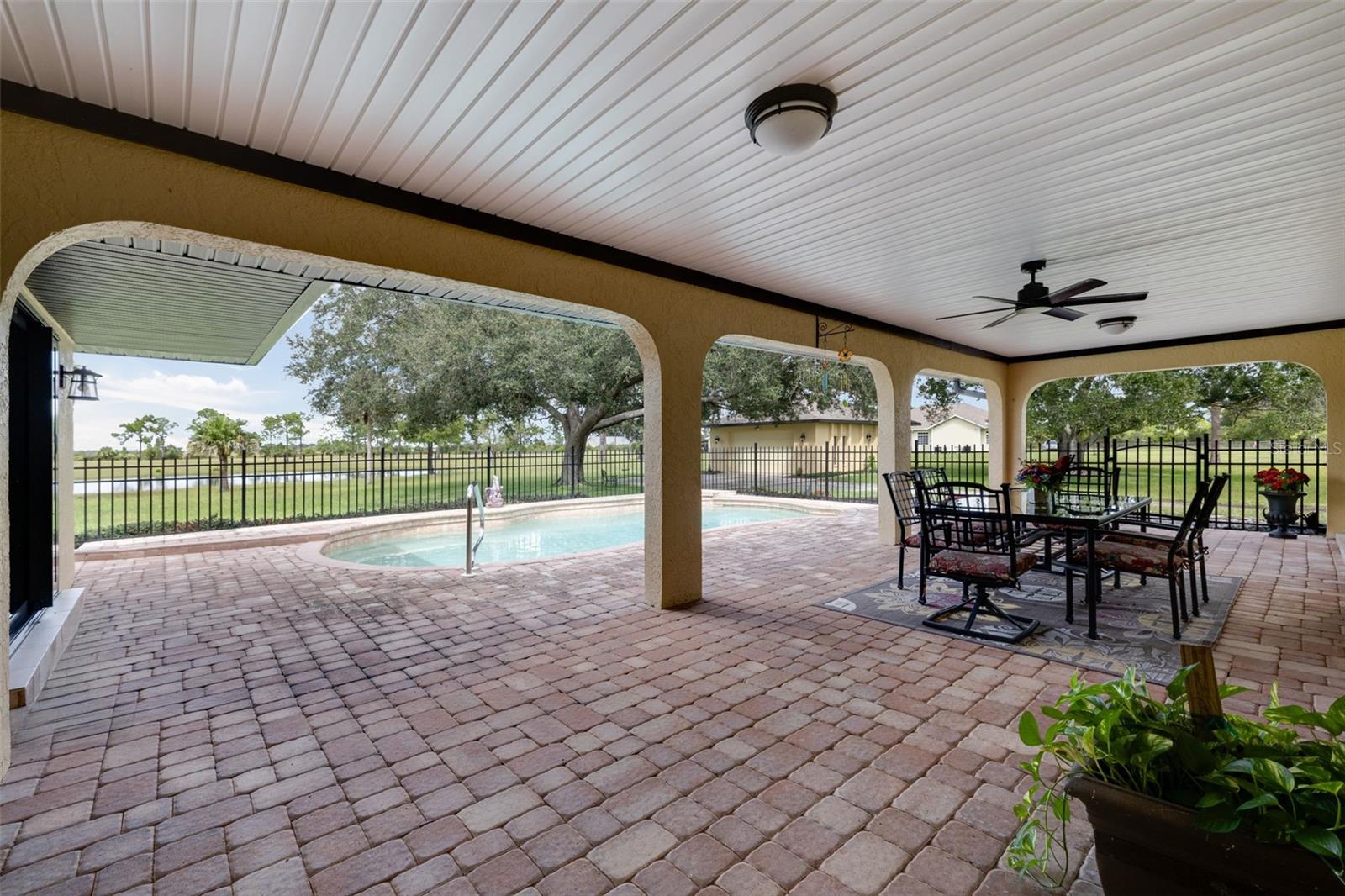 17800 WOOD PATH COURT