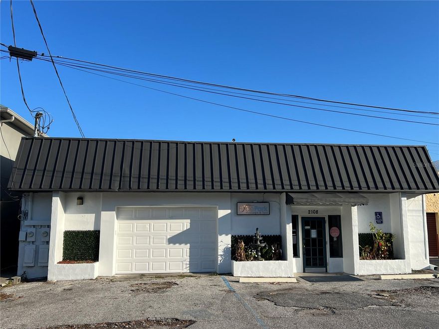 This prime 4,560 SF South Tampa retail location is now available for lease. The building currently has one suite available. Suite 2108 is currently built out for a massage therapy studio and features a large waiting and reception area with room to accommodate 6-8 guests comfortably with another lounge area to the opposite end of the space. There is a central corridor which leads to 8 treatment rooms, a break room, restrooms, and a laundry room. The building offers itself to a wide variety of potential users who wish to benefit from the outstanding visibility and proximity to Downtown, University of Tampa, and the Soho / Hyde Park markets. Plans are already approved and in place for construction of over 200 luxury apartments directly across the street which will bring additional activity and expand the already robust customer base in this highly sought after South Tampa market. Parking: 4/1000 - Estimated CAM: $6.50
Suite 2108 - 2,280 SF - Initial estimated monthly rent: $7,790 (includes base rate + CAM: $6.50) plus applicable sales tax
** Owner will amortize tenant improvements for qualified tenants 

Located in Tampa just south of I-275 and north of the Selmon Expressway, offering easy access to surrounding areas including downtown.

LEASE: 
Suite 2108 - 2,280 SF - $34.50 sf/yr + CAM: $6.50 - Initial estimated monthly rent: $7,790 (includes base rate + CAM: $6.50) plus applicable sales tax
* Also Available for Sale