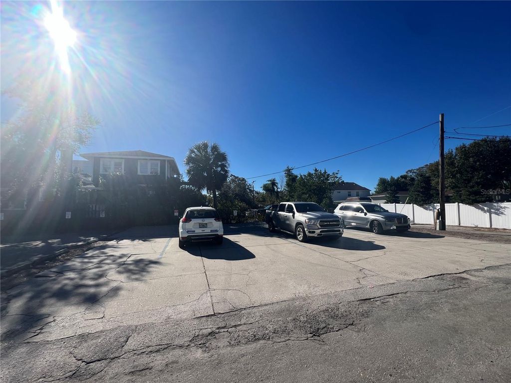 Photo of 2108 W Kennedy Boulevard, Tampa, FL 33606 (MLS # TB8331842)