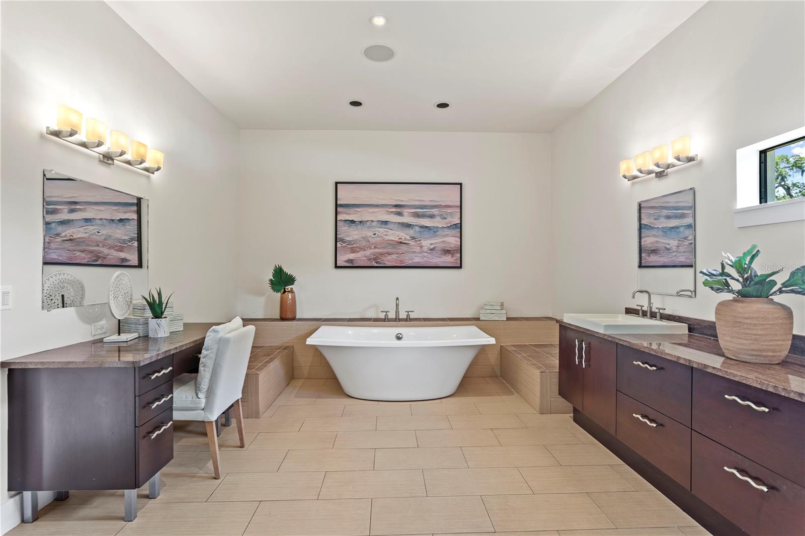 KEYSTONE SHORES ESTATES - Residential