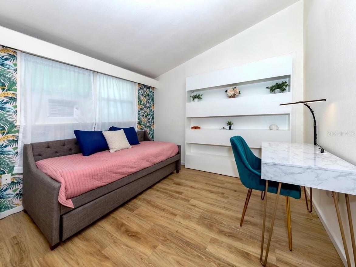 BONITA MANOR - Residential