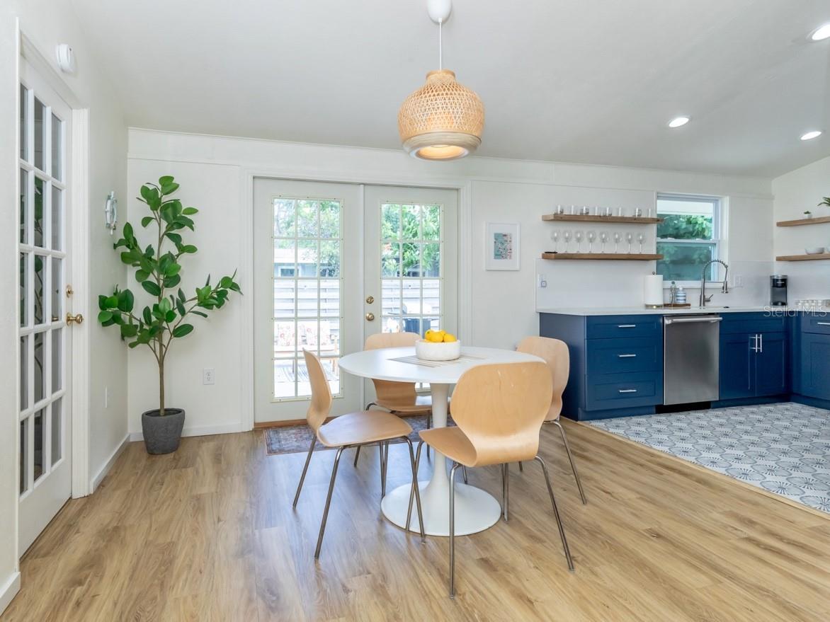 BONITA MANOR - Residential