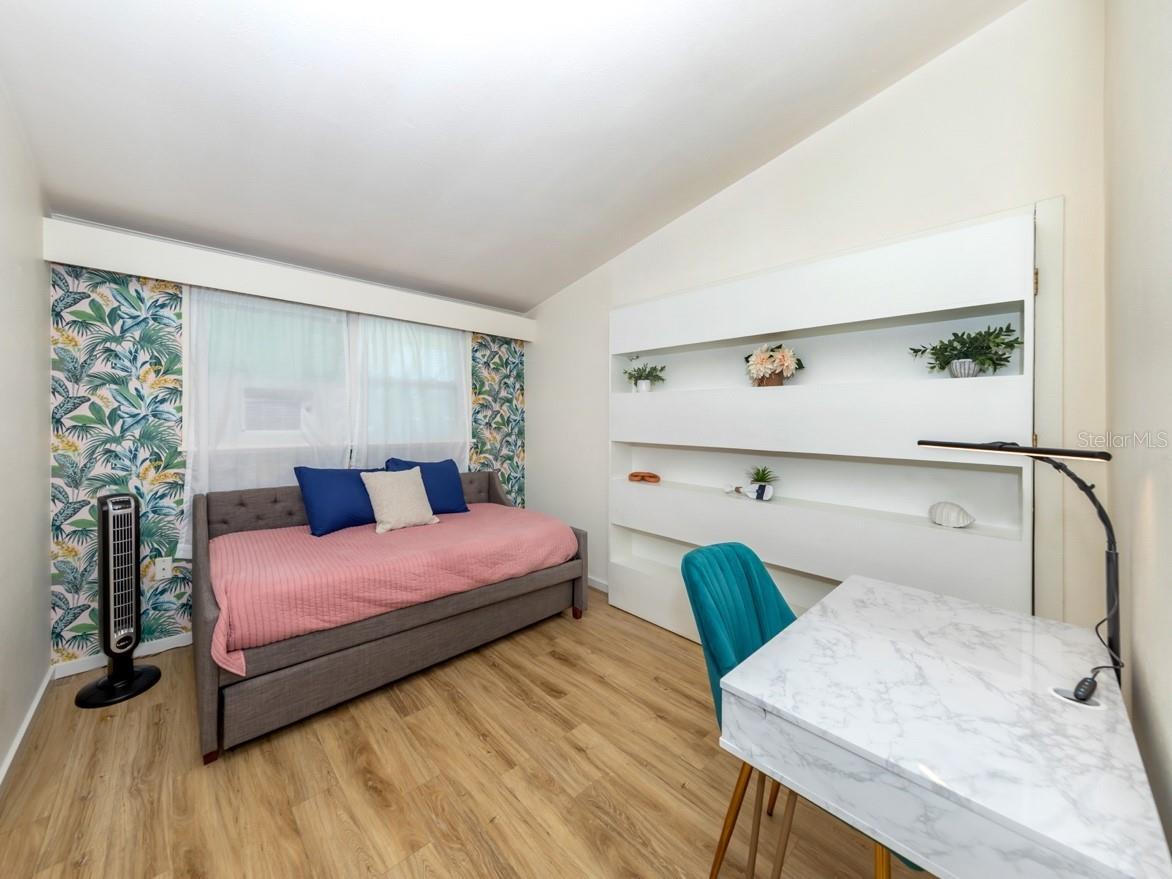 BONITA MANOR - Residential