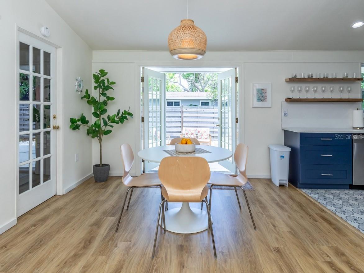 BONITA MANOR - Residential