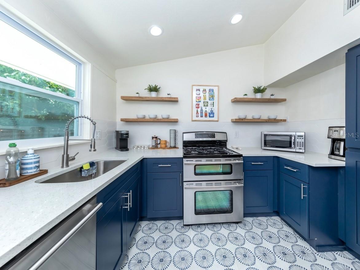 BONITA MANOR - Residential